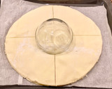 Foto del paso 4 de la receta: Pastel salado de hojaldre con jamón, queso y sésamo “sin gluten”