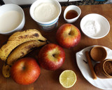 Foto del paso 1 de la receta: Postre de plátanos y manzanas con requesón