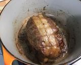 Une image de l'étape 7 de Rôti de cerf mariné, lard et carottes.