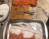 Foto del passaggio 2 della ricetta Salmone affumicato di Natale fatto in casa