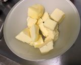 Une image de l'étape 1 de Gâteau au mascarpone et pêches de vigne.