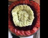 Une image de l'étape 1 de Salade composée tomates betteraves concombre anchois et maquereau.