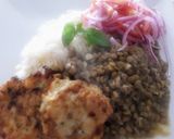 Foto del paso 7 de la receta: Lentejitas con Arroz Blanco, Tortitas de Pescado y Sarza de Cebolla y Tomate