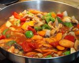 Foto del paso 3 de la receta: Trutros de pollo estofados con camote y yerbas frescas