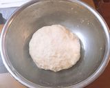 Hình bước làm 1 của món Pizza Dứa xúc xích