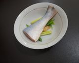 Foto langkah ke 2 dari resep Pla Neung Manao 🐟 Ikan Kukus Thai | Segar, Asam, Manis, Pedas, dan Wangi! 🌿.