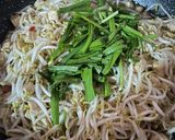 Foto langkah ke 5 dari resep Cah Tauge Tahu Cina Putih Daun Kucai.