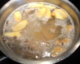 A picture of step 3 of Spinach and Pork Liver Soup.