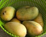 A picture of step 1 of Mango dessert.