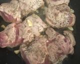 Foto del paso 5 de la receta: Contramuslos de pollo con salsa de queso añejo de oveja
