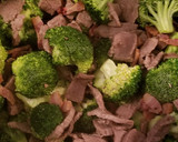 Foto del paso 2 de la receta: Bistec de res con brócoli "fácil y delicioso"