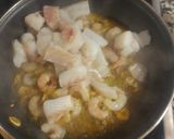 Foto del paso 3 de la receta Espaguetis con bacalao y gambas al pilpil (con poco aceite)