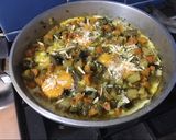 Foto del paso 1 de la receta: Verduritas salteadas con huevo estrellado