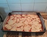 Foto del paso 6 de la receta: Pizza casera con salsa blanca y cebollas caramelizada