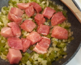 Foto del paso 3 de la receta: Magro de cerdo en salsa de tomate y vino de Rioja
