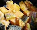 Hình bước làm 2 của món Chả cá Lã Vọng từ cá hồi