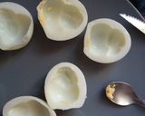 Foto del paso 1 de la receta: Huevos rellenos de salmón ahumado y bacalao ahumado