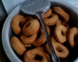 A picture of step 8 of Doughnuts with rosemary and cardamom flavour.