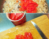 Foto del paso 4 de la receta: Huevos fritos con langostinos en sofrito casero