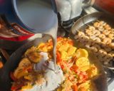 Foto del paso 3 de la receta: Moqueca de banana con brochetas de camarón