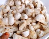 A picture of step 1 of Curd mushroom masala.