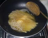 A picture of step 1 of Fried spaghatti.
