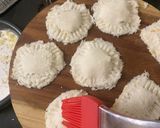 ચીઝ બ્રેડ રેવયોલી વીથ મેરીનારા સોસ (Cheese Bread Ravioli with Marinara Sauce Recipe In Gujarati) રેસીપી સ્ટેપ10ફોટો