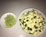 Foto del paso 1 de la receta: Pollo con verduras en brunoise