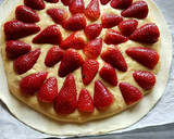 Foto del paso 11 de la receta: Tarta de fresas y crema pastelera de chocolate blanco 🍓