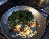 Foto del paso 2 de la receta: Espinaca salteada con vegetales y huevo