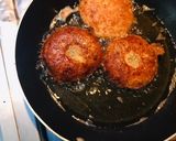 A picture of step 4 of Donut cutlets.