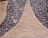 Foto del paso 4 de la receta: Medialunas saladas (sin manteca) 😋🥐