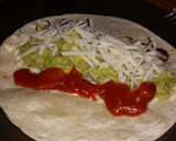 Foto del paso 3 de la receta: Fajita de hummus, aguacate, tomate, mayonesa y queso