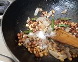A picture of step 6 of Murmura chiwda.