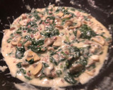 Foto del paso 5 de la receta: Espinacas a la crema con champiñones, jamón y huevo poché