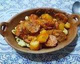 Foto del paso 6 de la receta: Chorizos con salsa, papa y fideos coditos