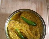 A picture of step 4 of "Sorshe ilish Bhappa"(steamed hilsa with mustard sauce).