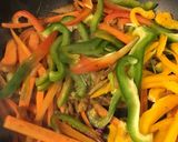 Foto del paso 4 de la receta: Cocina aromática: Wok de verduras y vegetales con hierbas frescas