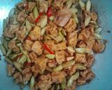Foto langkah ke 5 dari resep Tahu Pete masak kecap.