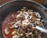A picture of step 2 of Mushroom masala.