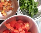 સ્પિનાચ ટોમેટો સૂપ(Spinach Tomato soup recipe in gujarati) રેસીપી સ્ટેપ1ફોટો