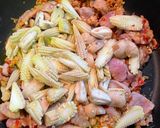 A picture of step 2 of Drunken-Style Stir-Fried Instant Noodles (Pad Kee Mao Mama).