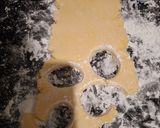 Foto del paso 4 de la receta: Alfajores de coco y dulce de leche