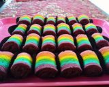Foto langkah ke 7 dari resep Mini Roll Cake Rainbow / Bolu Gulung Pelangi Kukus Anti Gagal.
