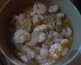 Foto langkah ke 4 dari resep Udang Tumis Bawang Bombay.