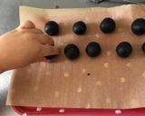 Φωτογραφία βήματος 2 της συνταγής Cake pops με τρία μόνο υλικά
