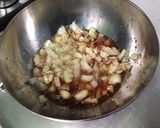 Une image de l'étape 6 de Marinade pour gibier aux cranberries, oignon, thym, vin rouge, échalotes et citron.