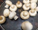 A picture of step 1 of Garlic Chutney Mushroom.
