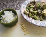 Foto del paso 1 de la receta: Risotto amb carxofes i espàrrecs