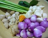 Foto langkah ke 1 dari resep Ayam woku khas manado.